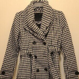 Women’s Jou Jou Button Front Black & White Houndstooth ¾ belted